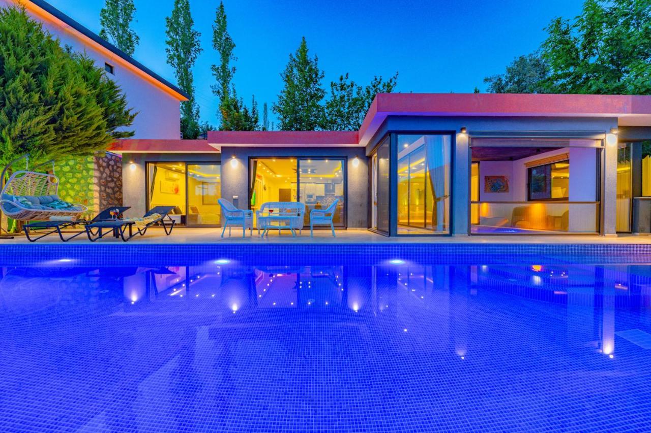 Villa Gloss Kapali Isitmali Havuzlu Tatil Villasi